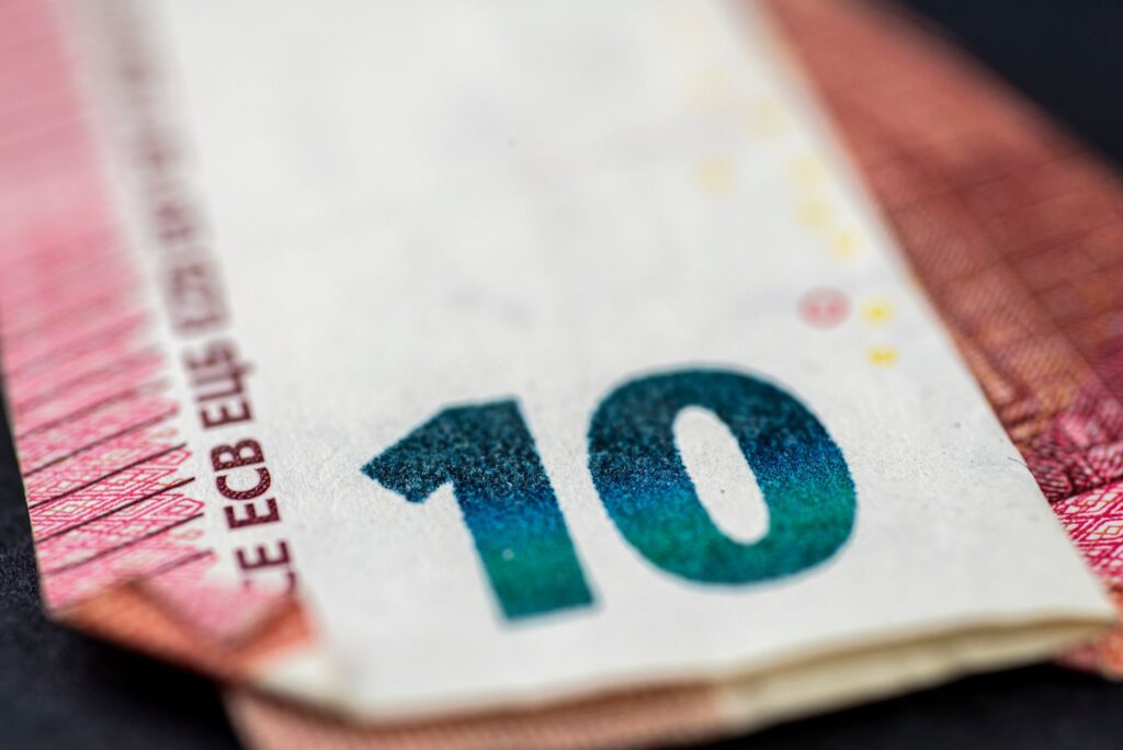 10 eurų. Pexels nuotr