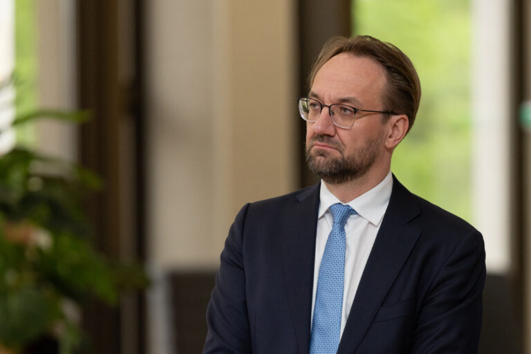 Finansų ministerija ir LB siūlys gyventojams naują būdą skolinti valstybei ir gauti grąžą